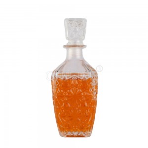 700 ml square shape liquor glass whisky bottle