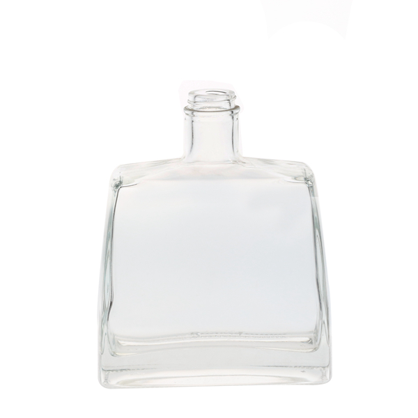 China Wholesale Unique Liquor Bottles Manufacturers Suppliers- 700ml Clear Flat Square Shape Liquor Bottle with Screw Top – QLT