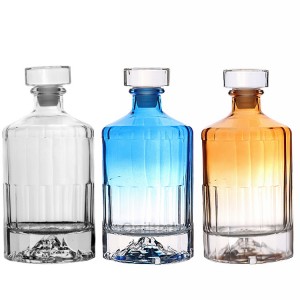 China Custom 500 ml clear liquor glass bottle with cover Manufacturer and Company | QLT