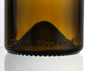 China Fancy 375 ml amber wine glass bottle with screw Manufacturer and Company | QLT