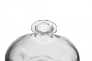 China 500ml flat round liquor glass whisky bottle Manufacturer and Company | QLT