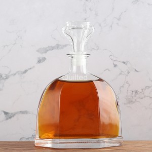 China Pretty quality 300 ml flat liquor glass whisky bottle Manufacturer and Company | QLT