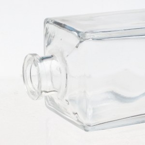 China 500ml Clear Square Liquor Glass Bottles Manufacturer and Company | QLT