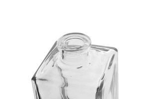 China 500ml Clear Liquor Square Shape Glass Bottles Manufacturer and Company | QLT