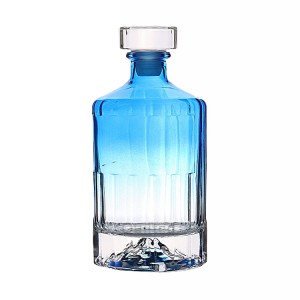 China Custom 500 ml clear liquor glass bottle with cover Manufacturer and Company | QLT